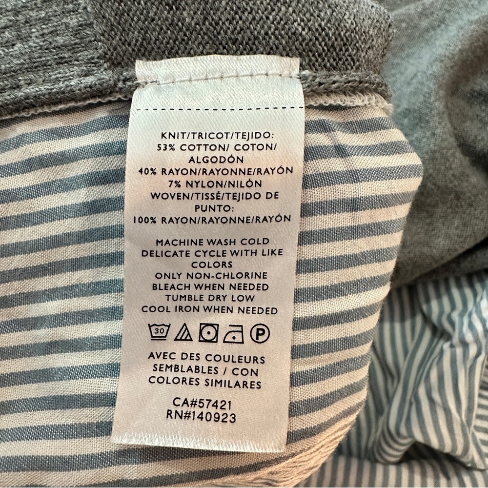 LOFT Outlet Gray Mixed Media V-Neck Sweater Size M – Striped Back Panel - Picture 9 of 16